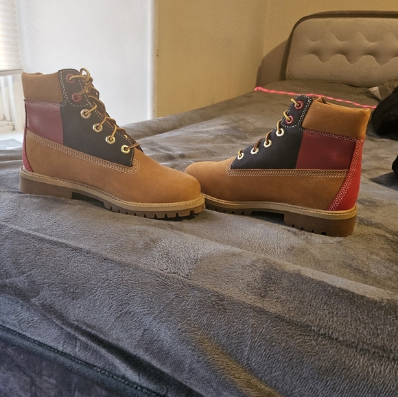 Women's Timberland Boots "SOLD" - Picture 2 of 5